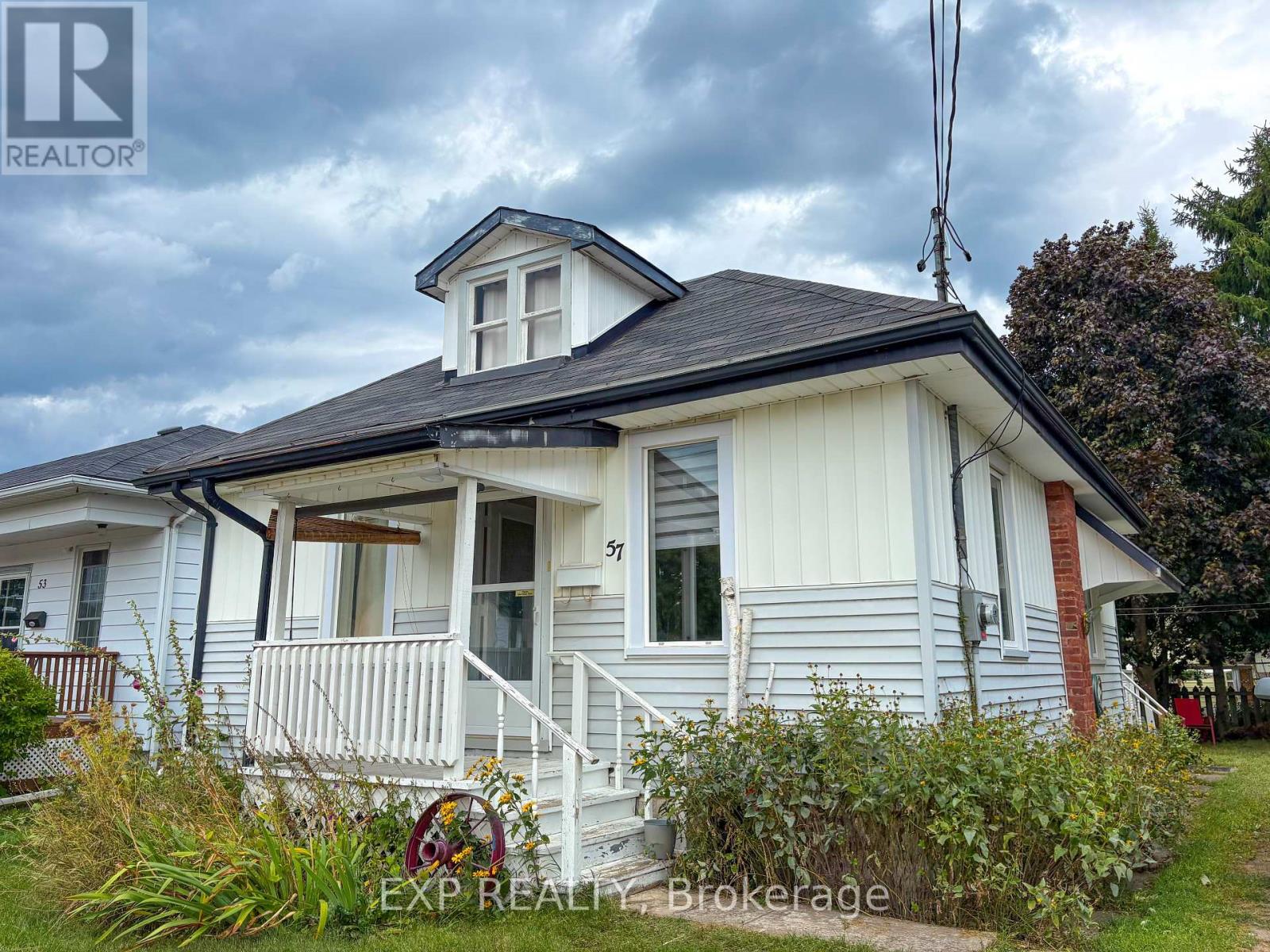 57 Bank St S, Renfrew, ON K7V 2E5