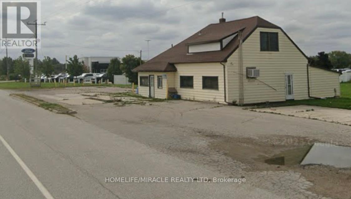 5471 Nauvoo Rd, Warwick, ON N0M 2S0