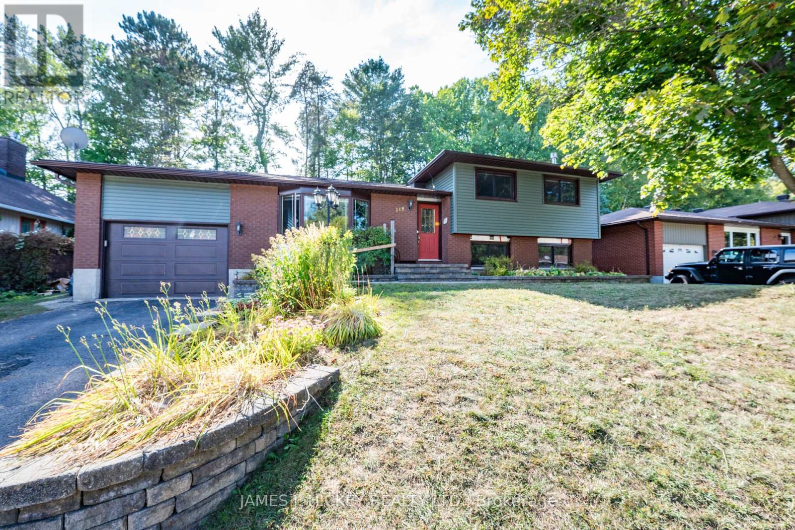 119 Frontenac Cres, Deep River, ON K0J 1P0