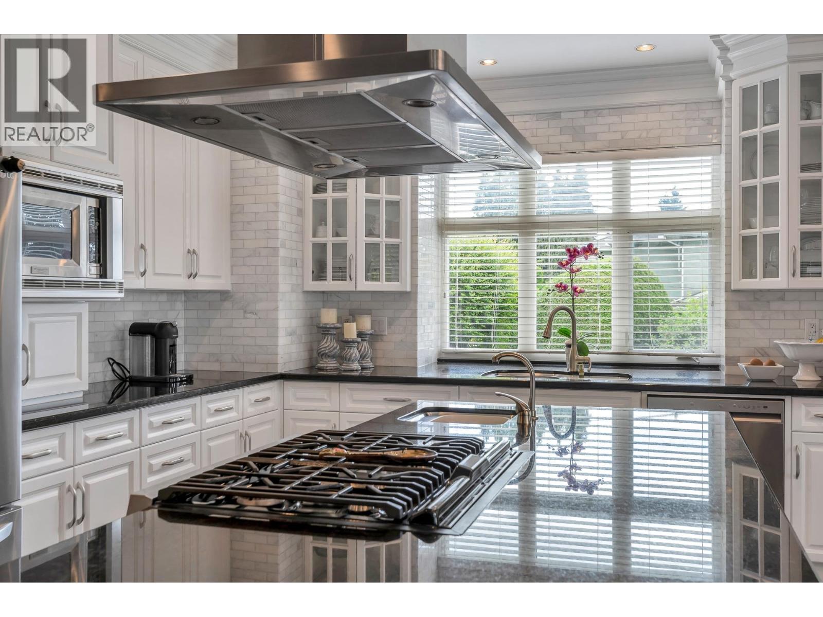 7205 Union St, Burnaby, BC V5A 1J1