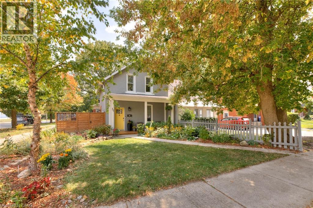 31 Andrew St, Kitchener, ON N2H 5R1