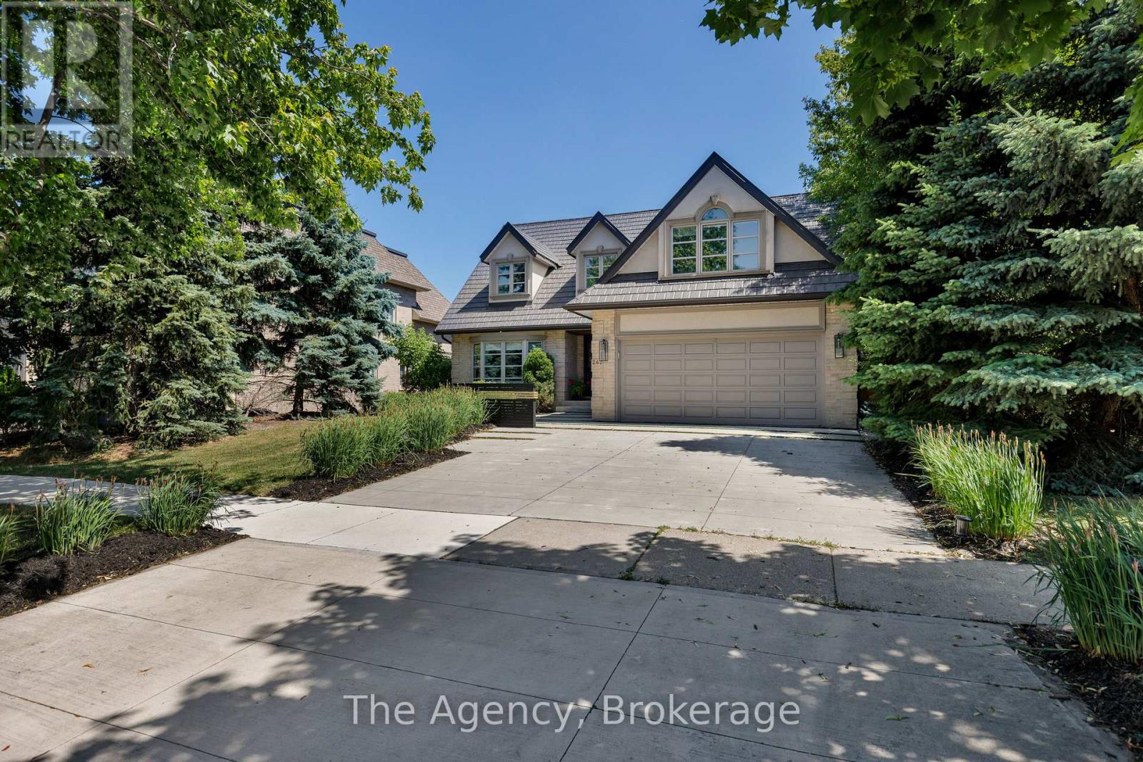 262 Mary St, Oakville, ON L6K 3V4