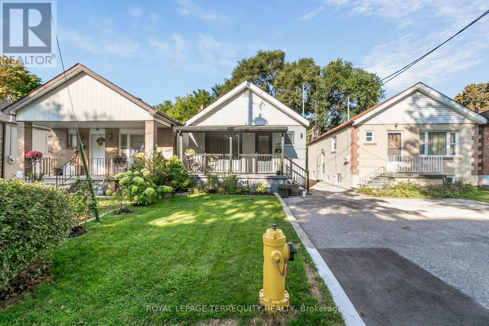 40 Haverson Blvd, Toronto, ON M6M 3J6
