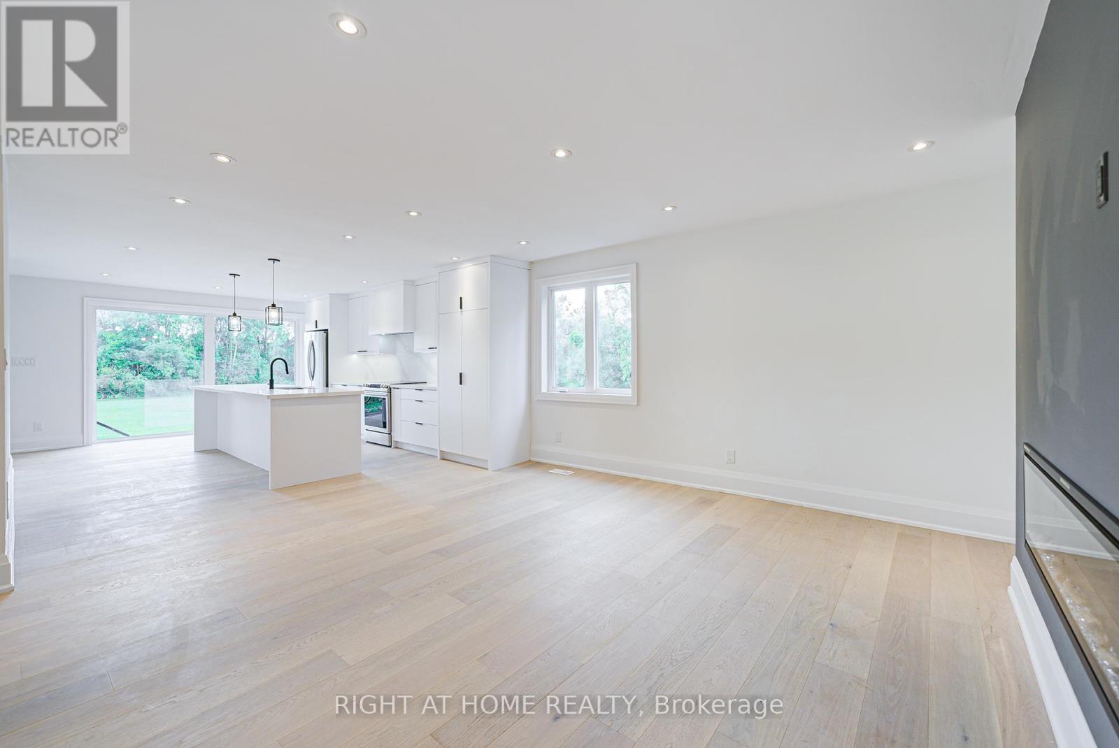 26375 Woodbine Ave, Georgina, ON L4P 3E9