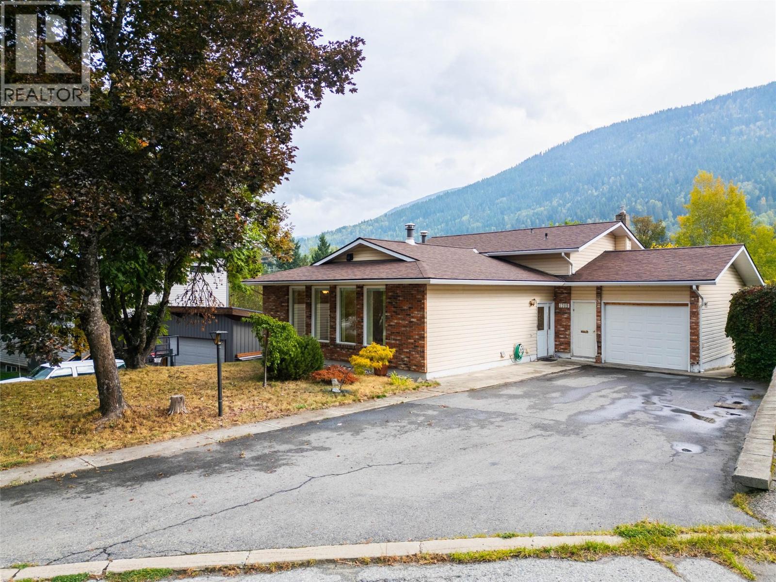 1709 Slocan Cres, Nelson, BC V1L 5V6