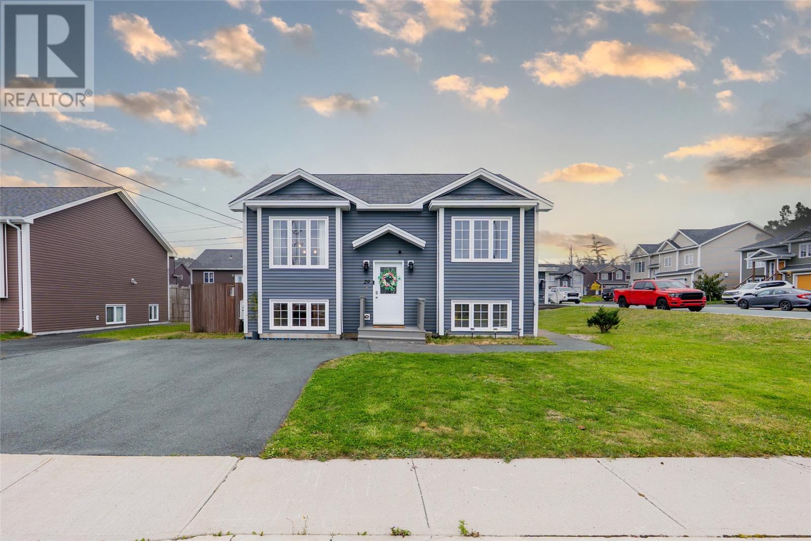 29 Bridgeport St, Paradise, NL A1L 2R6