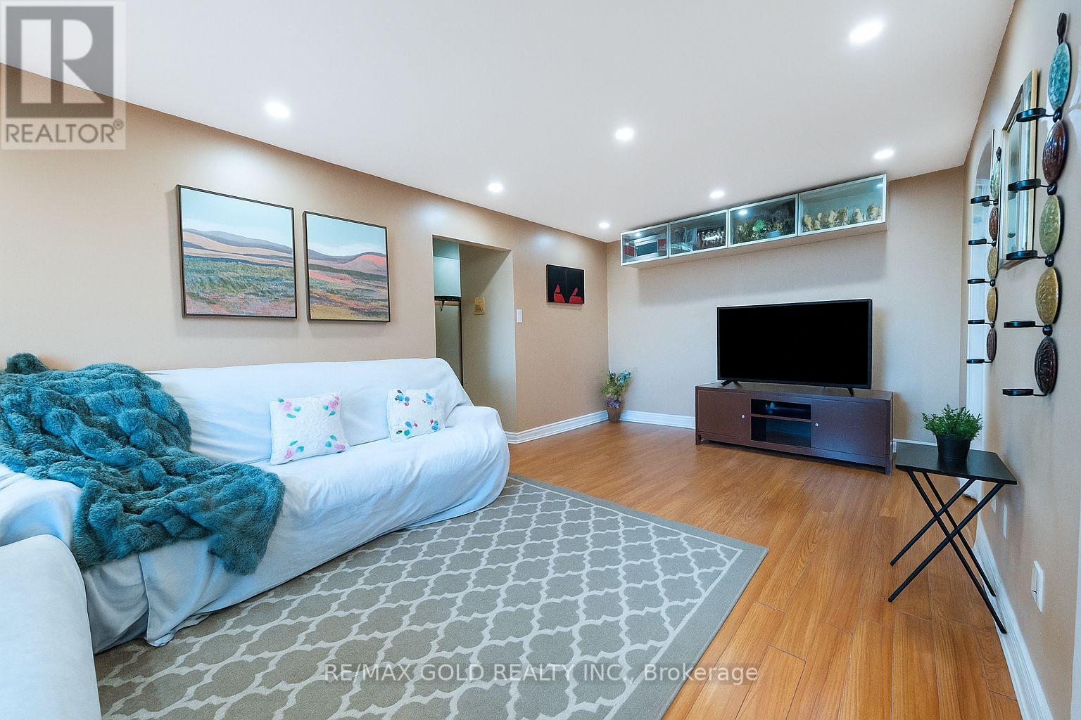 605 3555 Derry Rd E, Mississauga, ON L4T 1B2