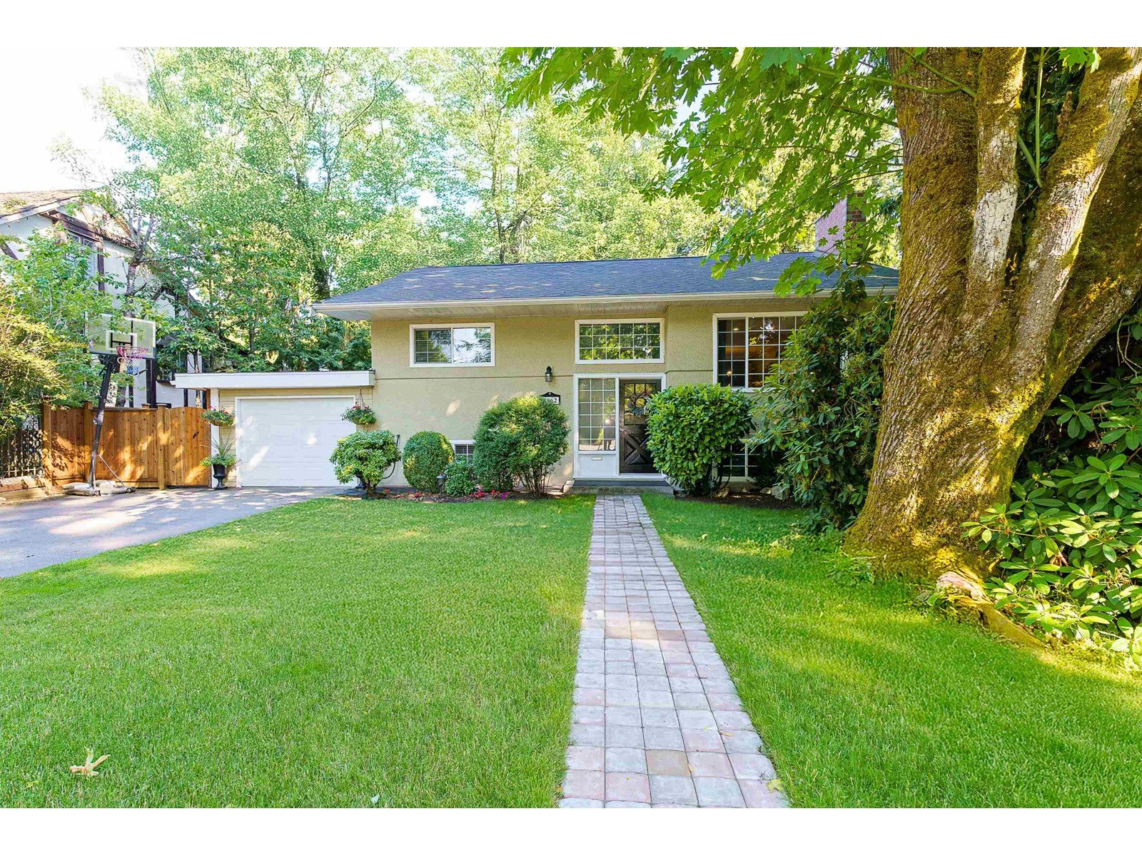 8962 Glover Rd, Langley, BC V1M 2R8