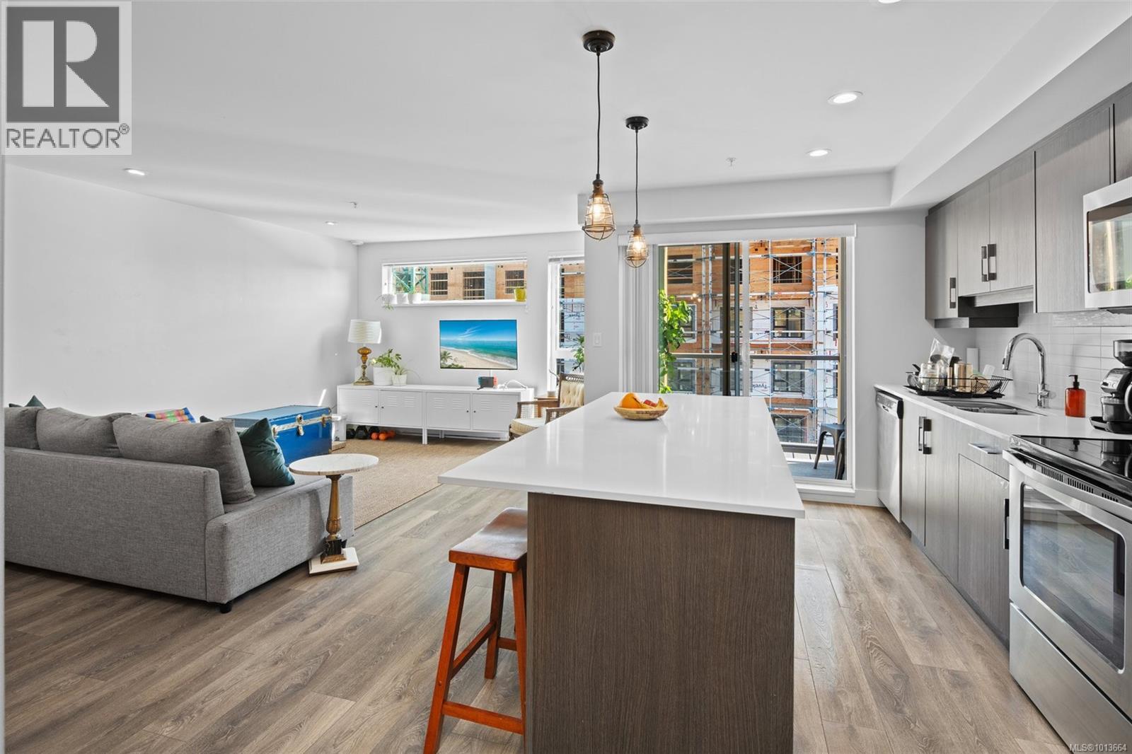 826 Esquimalt Rd Unit 403 Rd, Esquimalt, BC V9A 3M4