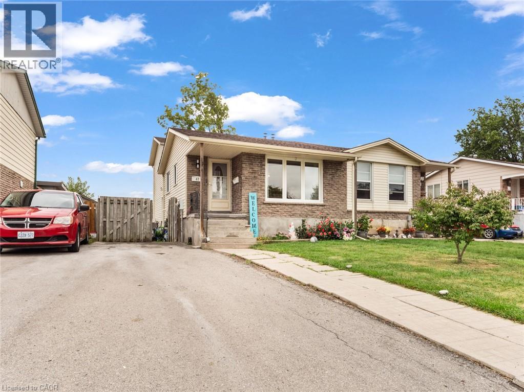 47 Canterbury Dr, St. Catharines, ON L2P 3M6