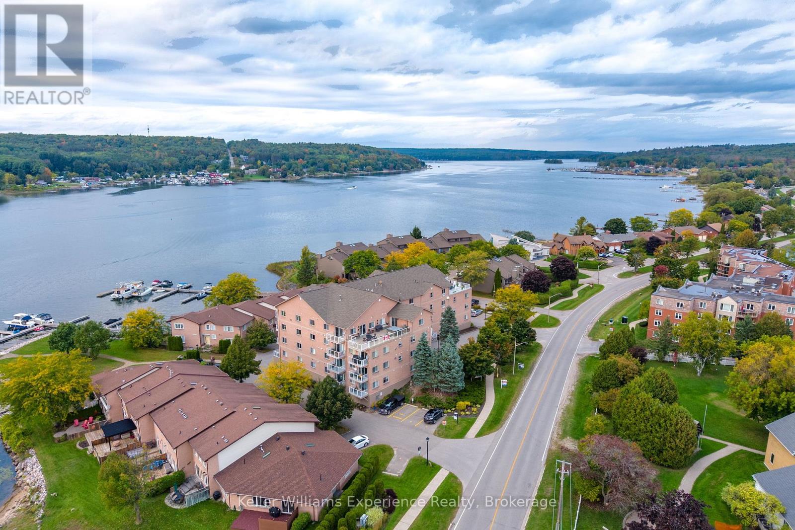 301 4 Beck Blvd, Penetanguishene, ON L9M 2H3