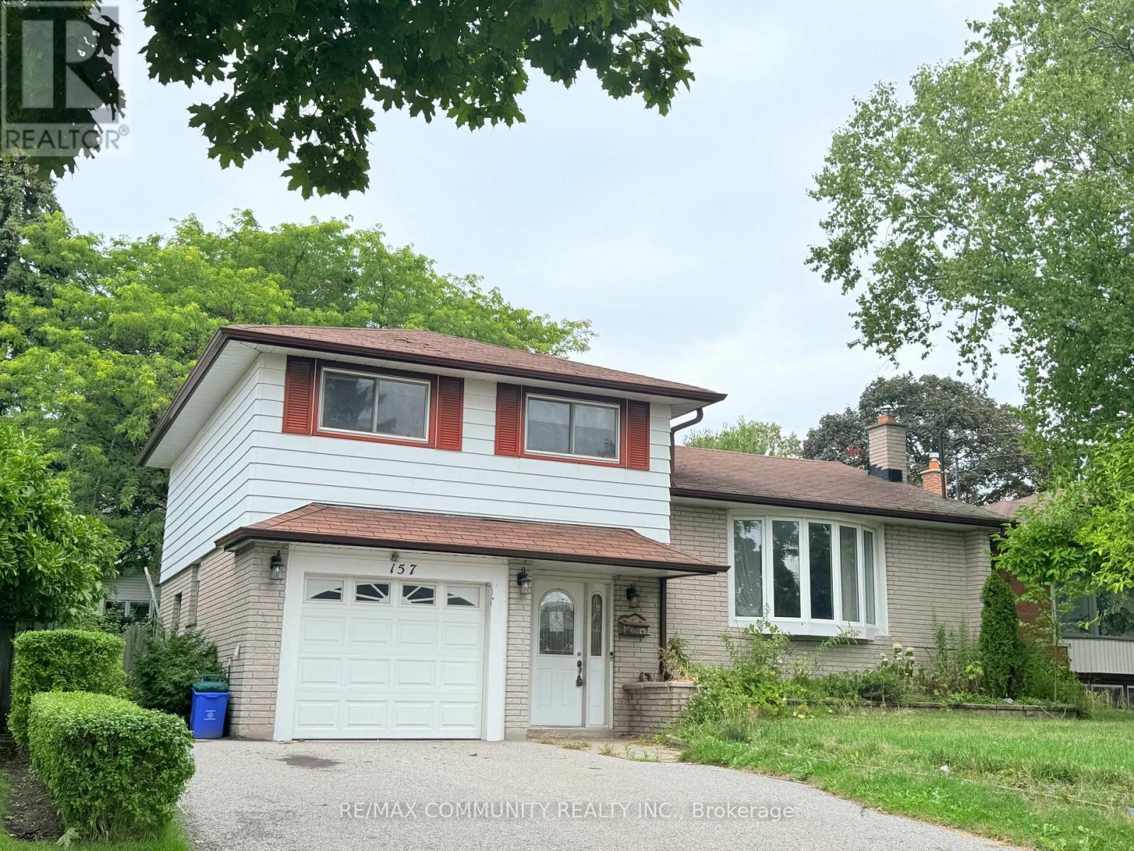 157 Labrador Dr, Oshawa, ON L1H 7E4