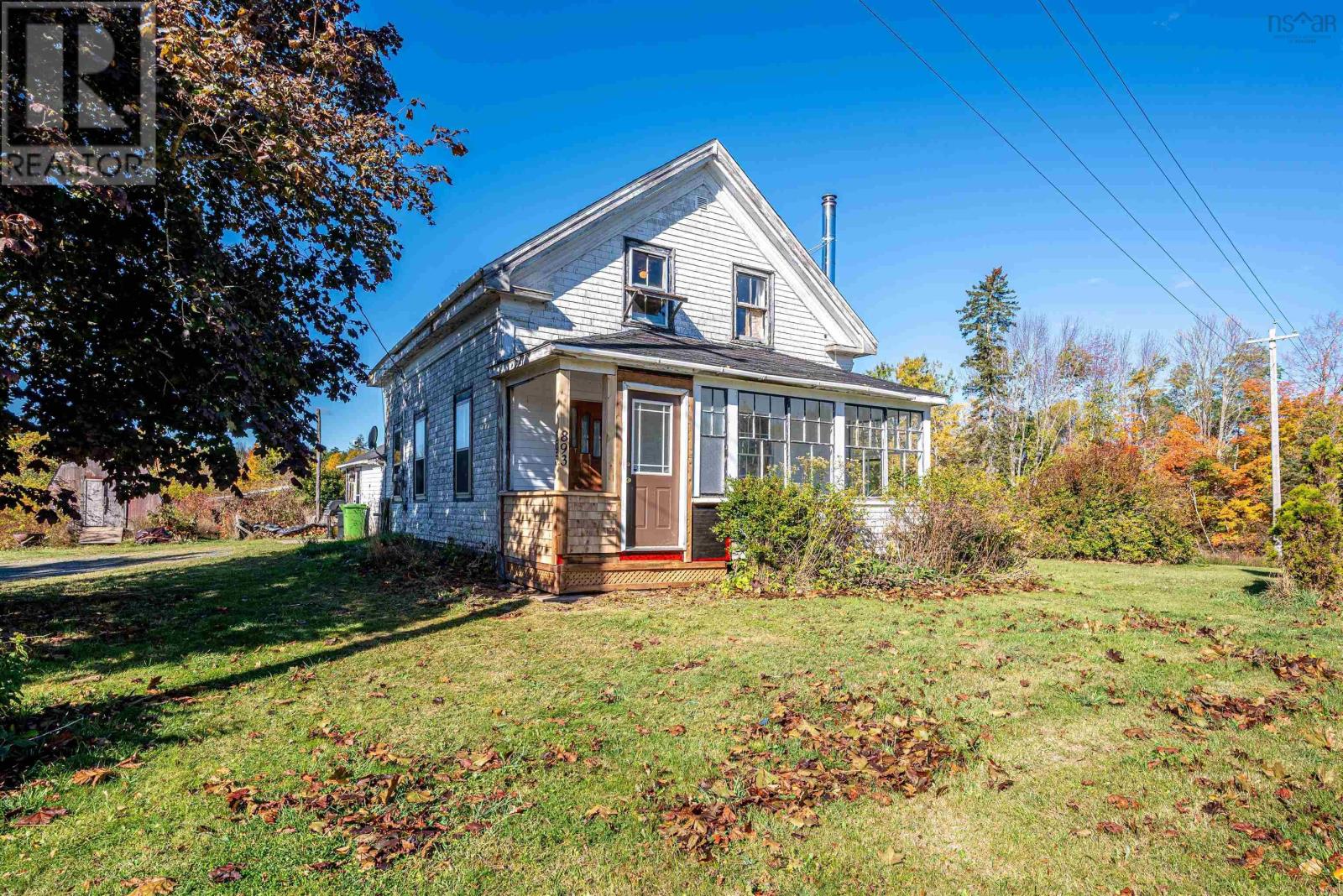 893 Highway 215, Brooklyn, NS B0N 2A0