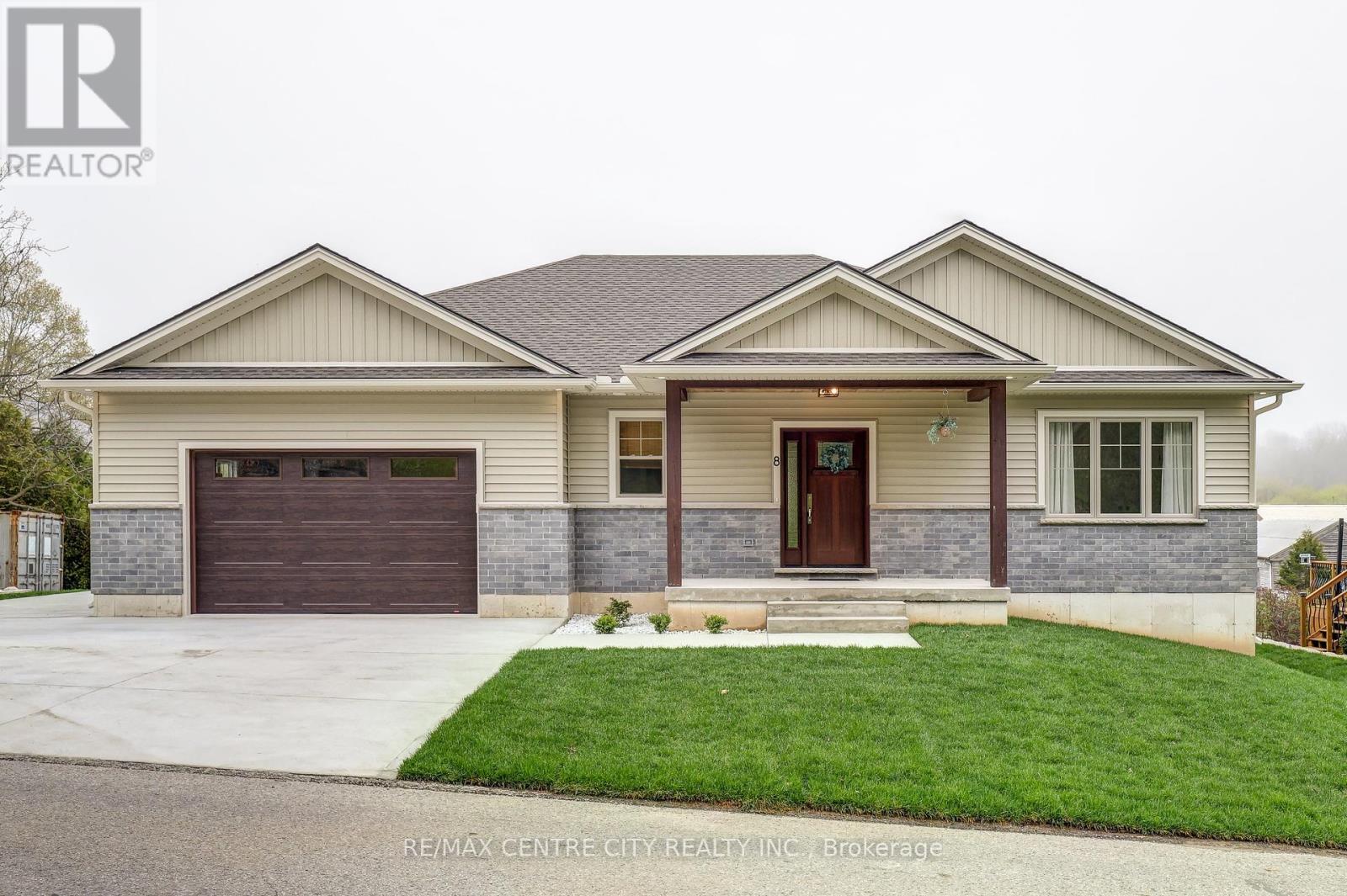 8 Oak St, Bayham, ON N0J 1Z0