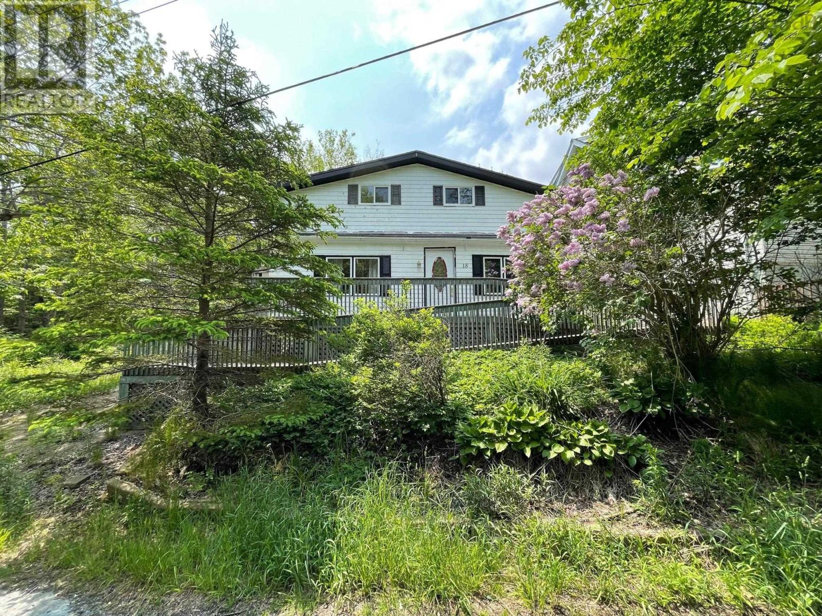 18 Coronet Ave, Halifax, NS B3N 1L5