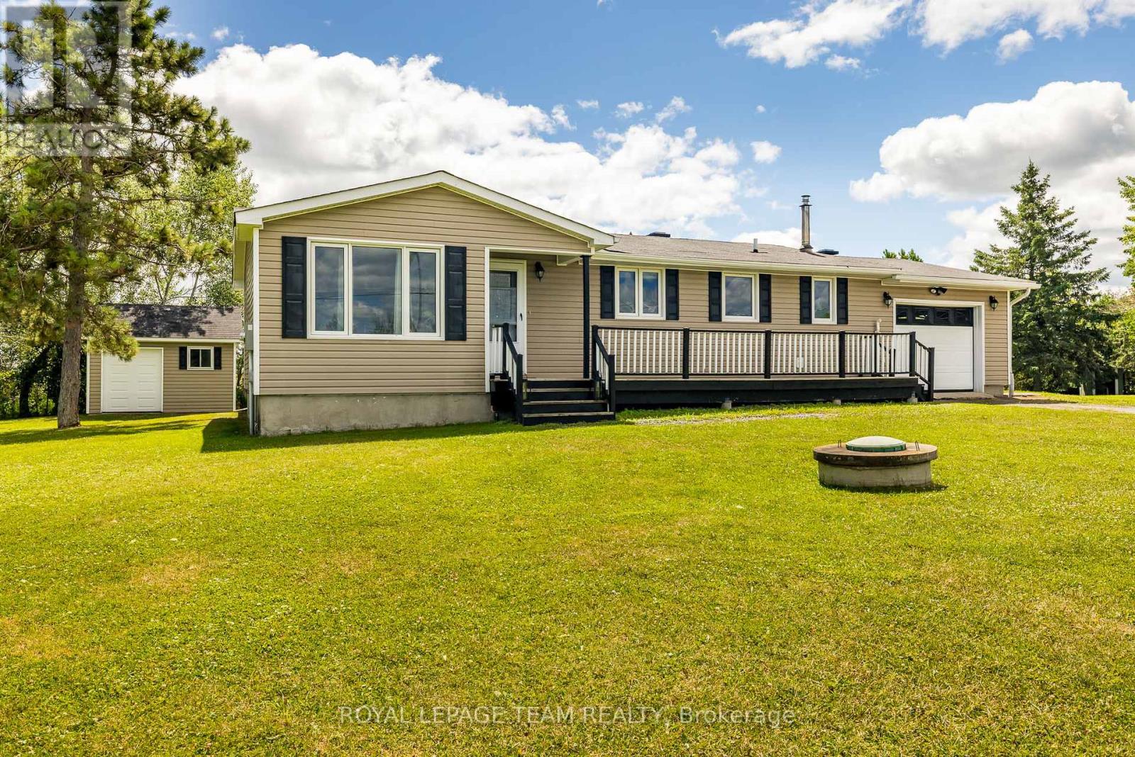 1234 Kinburn Side Rd, Ottawa, ON K0A 3M0