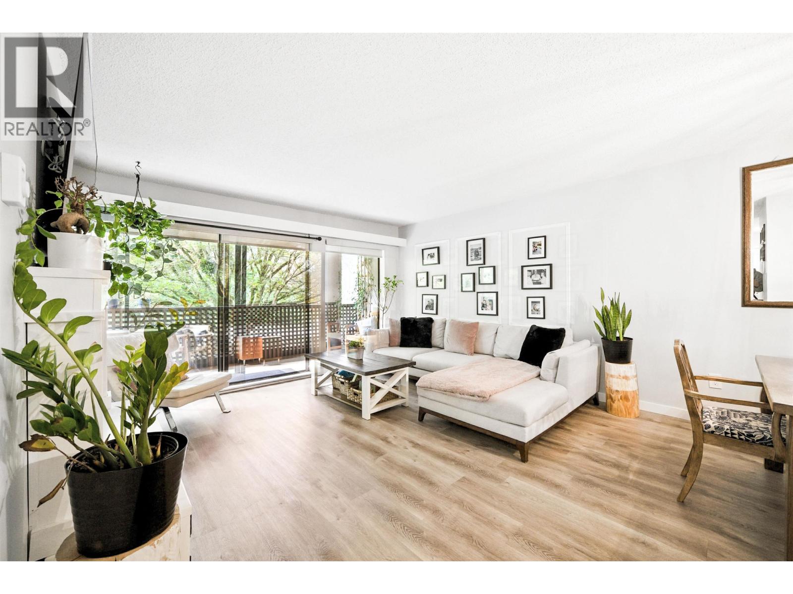 1955 Woodway Place Unit 212, Burnaby, BC V5B 4S5