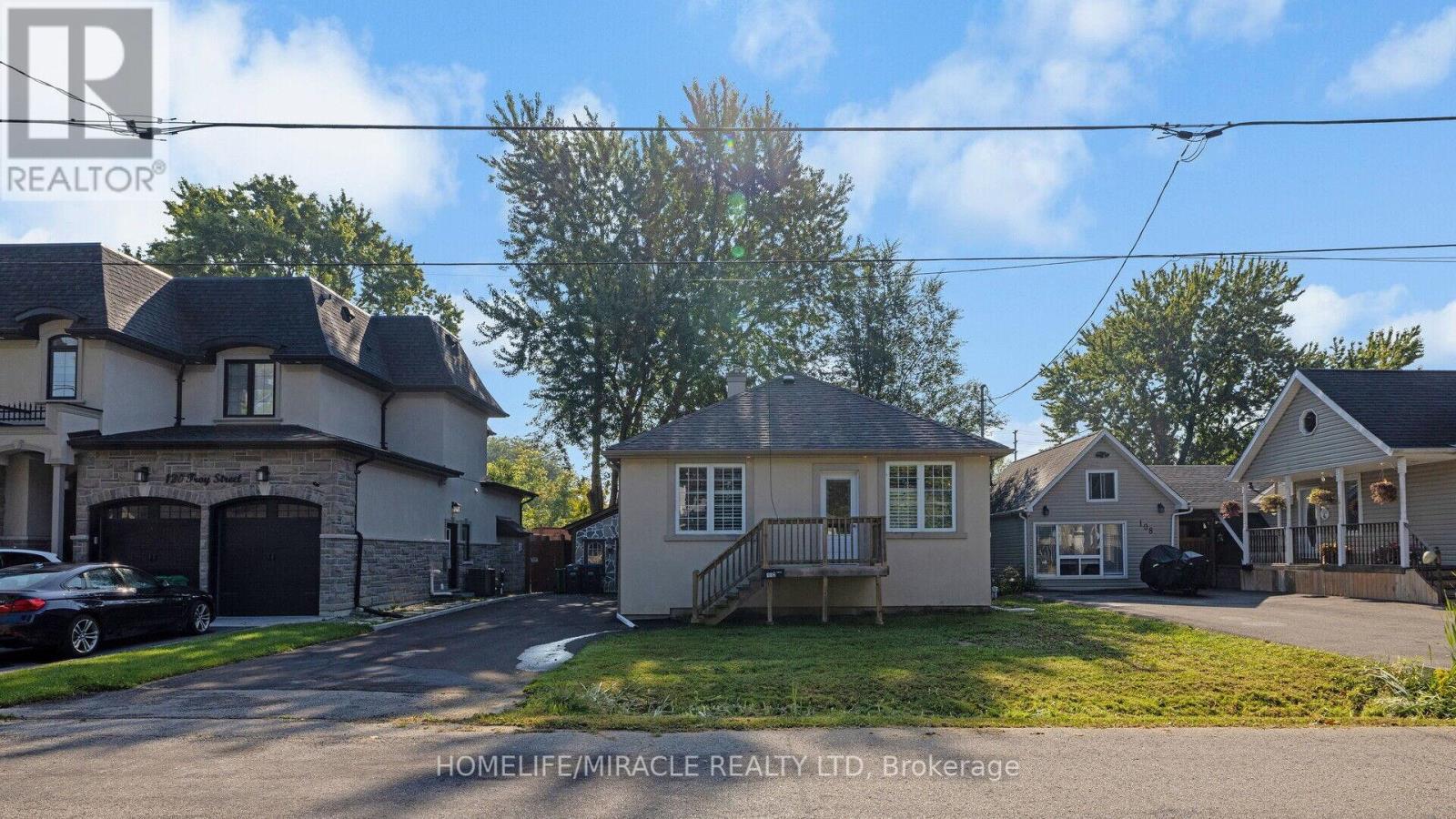112 Troy St, Mississauga, ON L5G 1S7