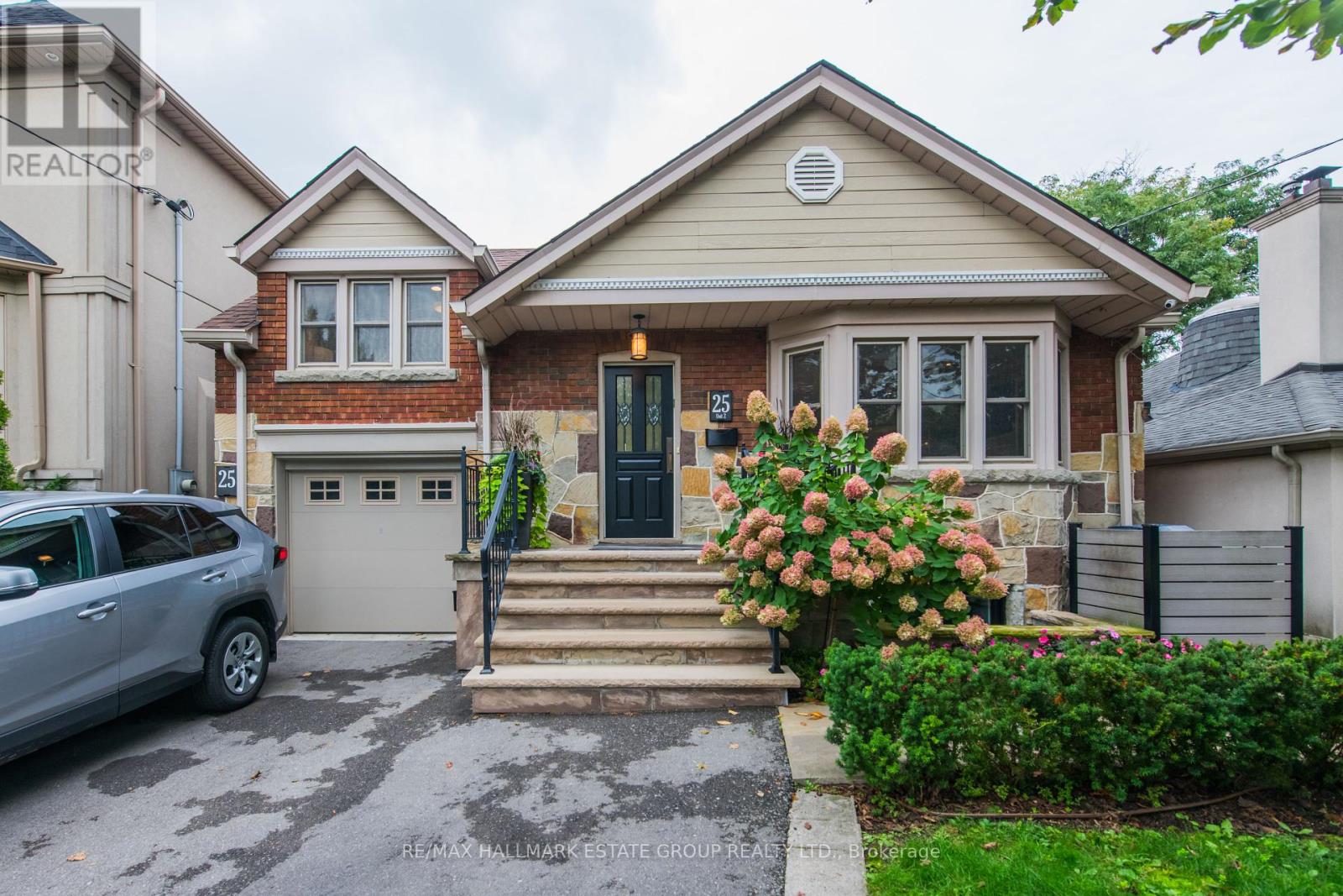 25 Flanders Rd, Toronto, ON M6C 3K5