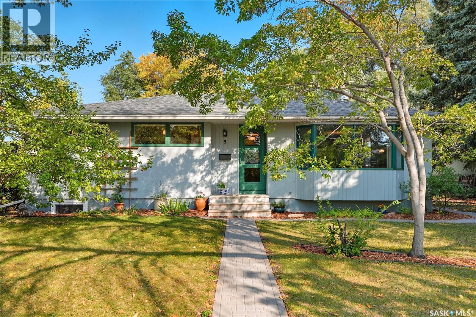5 Ling St, Saskatoon, SK S7H 3G2