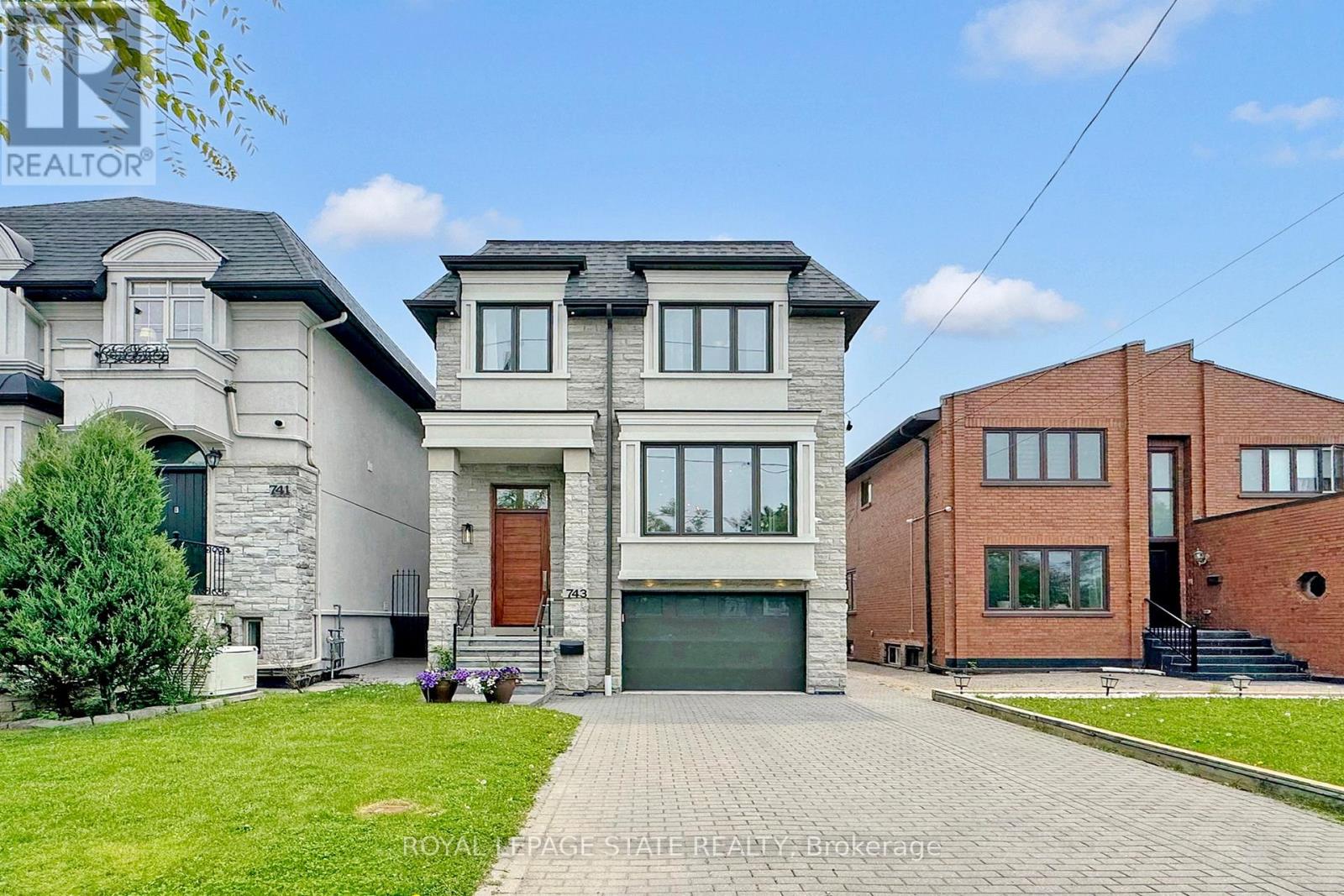743 Glencairn Ave, Toronto, ON M6B 1Z9
