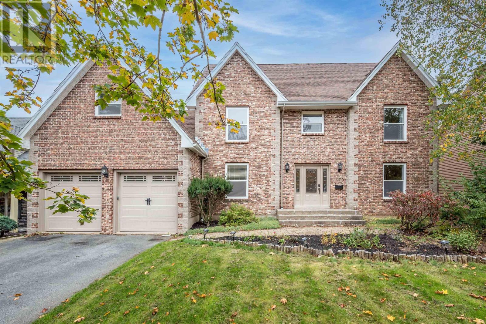 173 Cresthaven Dr, Halifax, NS B3M 4S4