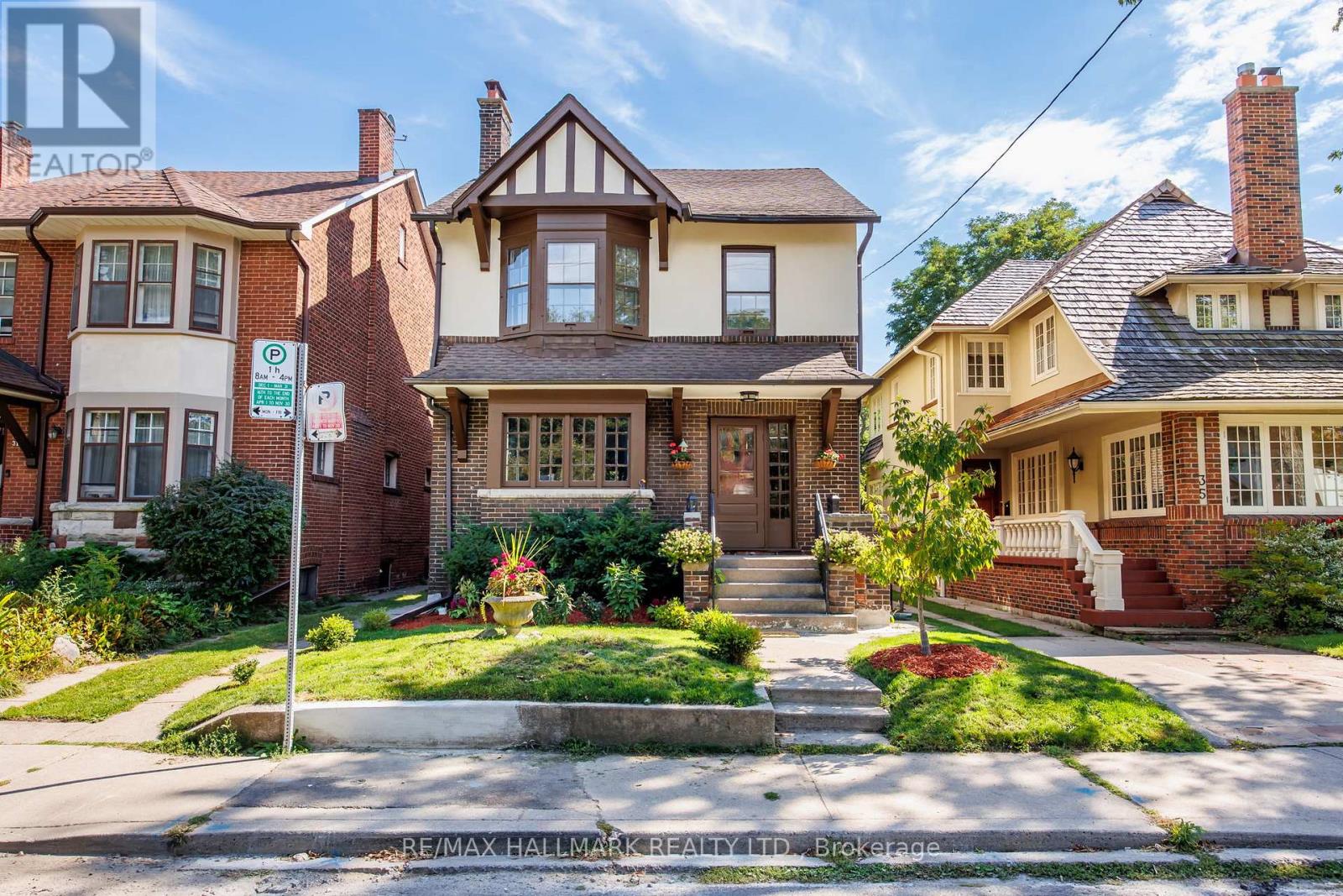 33 Austin Ter, Toronto, ON M5R 1Y2
