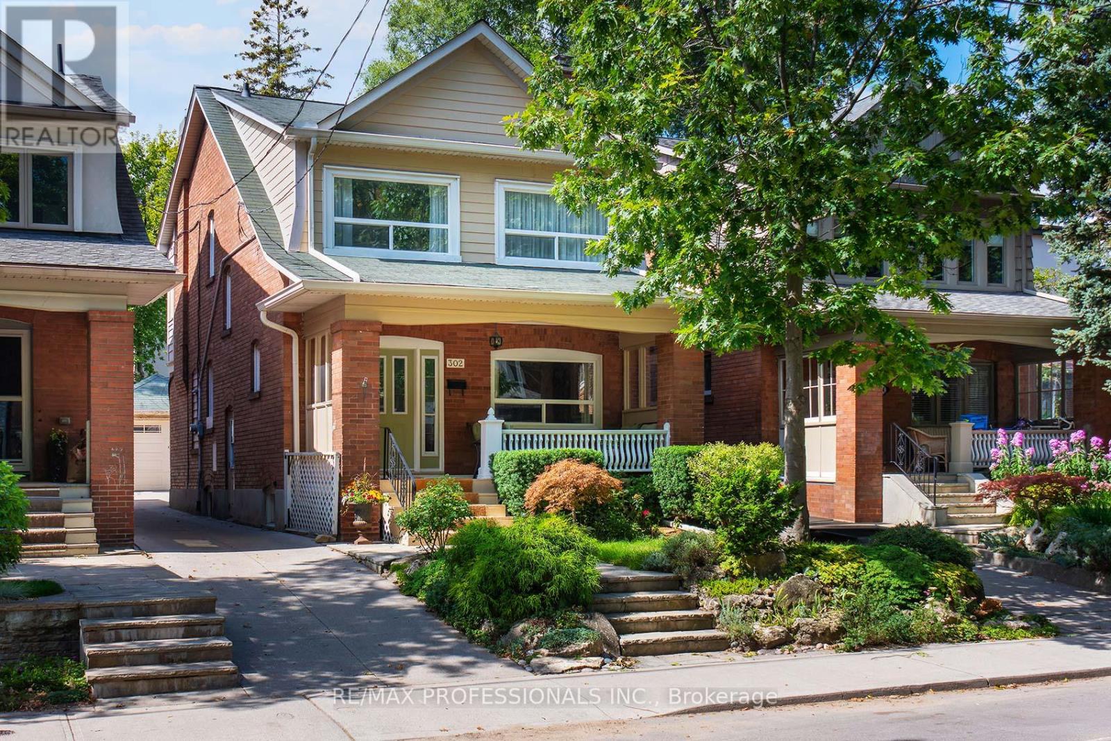 302 Armadale Ave, Toronto, ON M6S 3X4