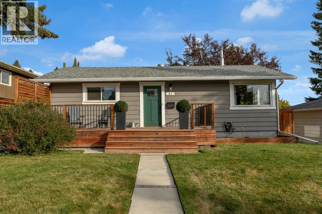 51 Hazelwood Cres SW, Calgary, AB T2V 3C1