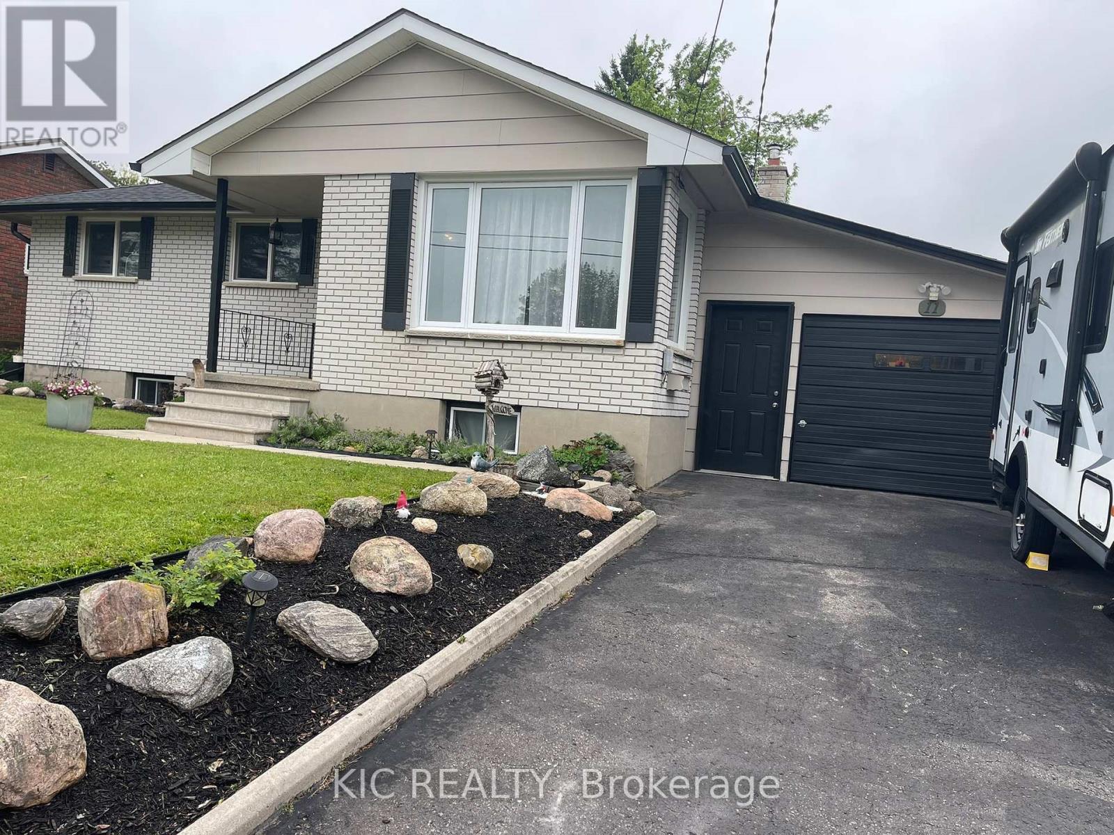 11 Mclean Ave, Havelock-Belmont-Methuen, ON K0L 1Z0