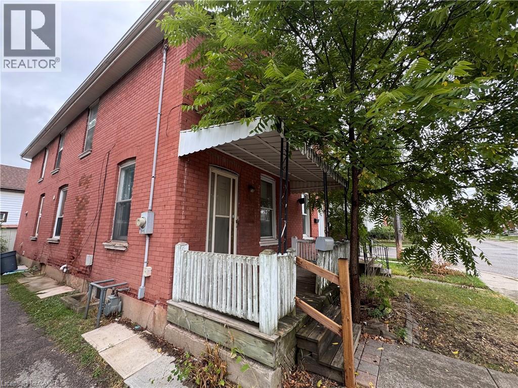 141 Superior St, Brantford, ON N3S 2L4