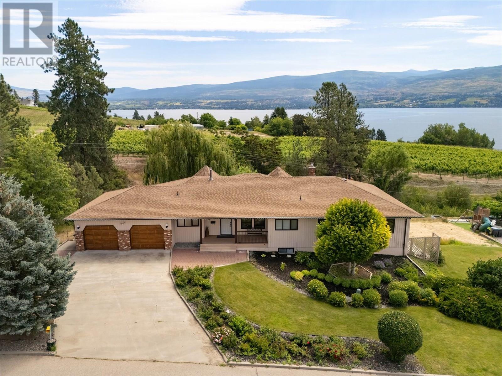 1049 Kelly Dr, West Kelowna, BC V1Z 2T1