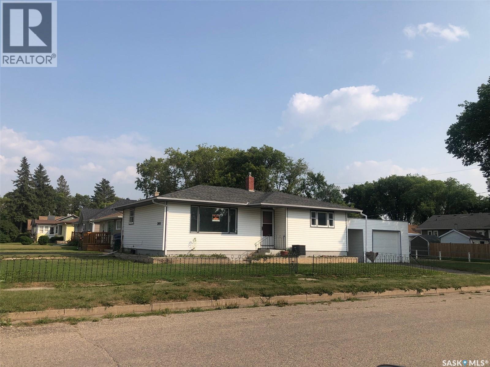 303 Fourth Ave E, Canora, SK S0A 0L0