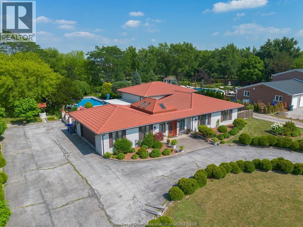 9230 Disputed Rd, Lasalle, ON N9H 0H9