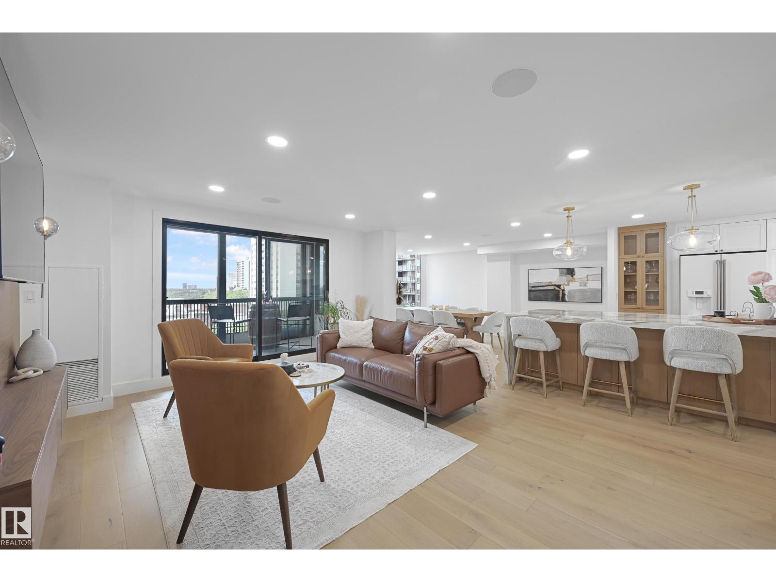 11503 100 Avenue Northwest #701, Edmonton, AB T5K 2K7
