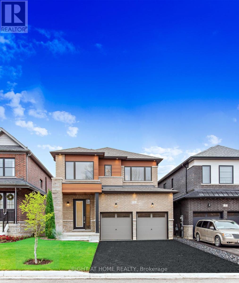33 Calypso Ave, Springwater Midhurst, ON L9X 2E3