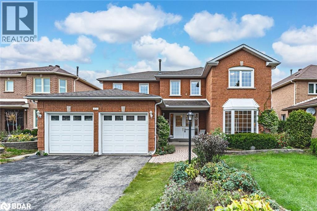 44 Cardinal St, Barrie, ON L4M 6C9