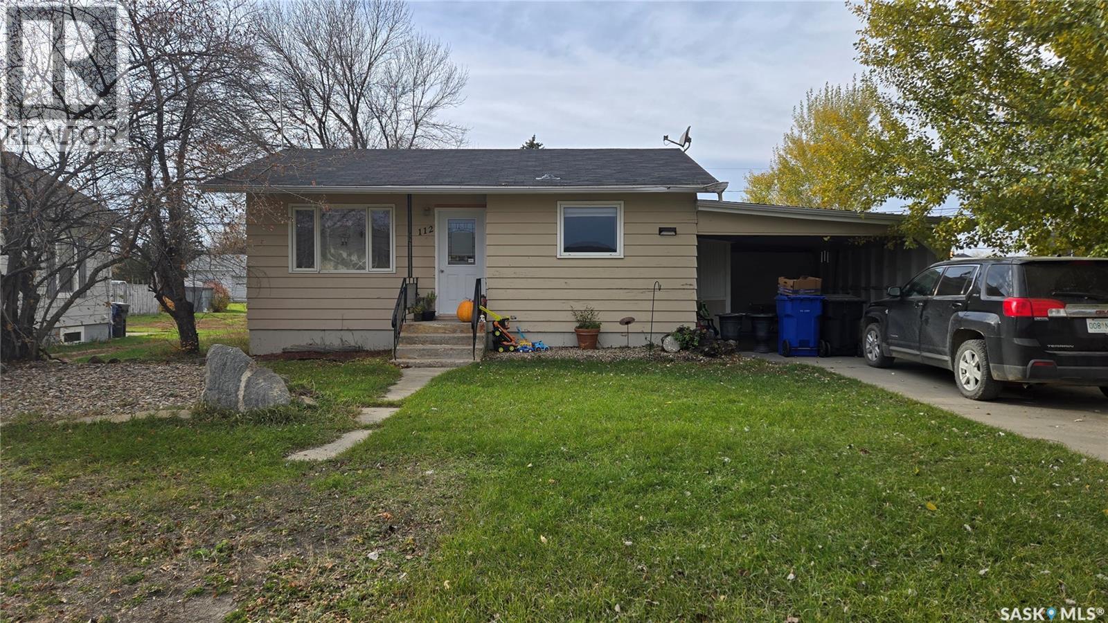 112 4 Street East, Carnduff, SK S0C 0S0