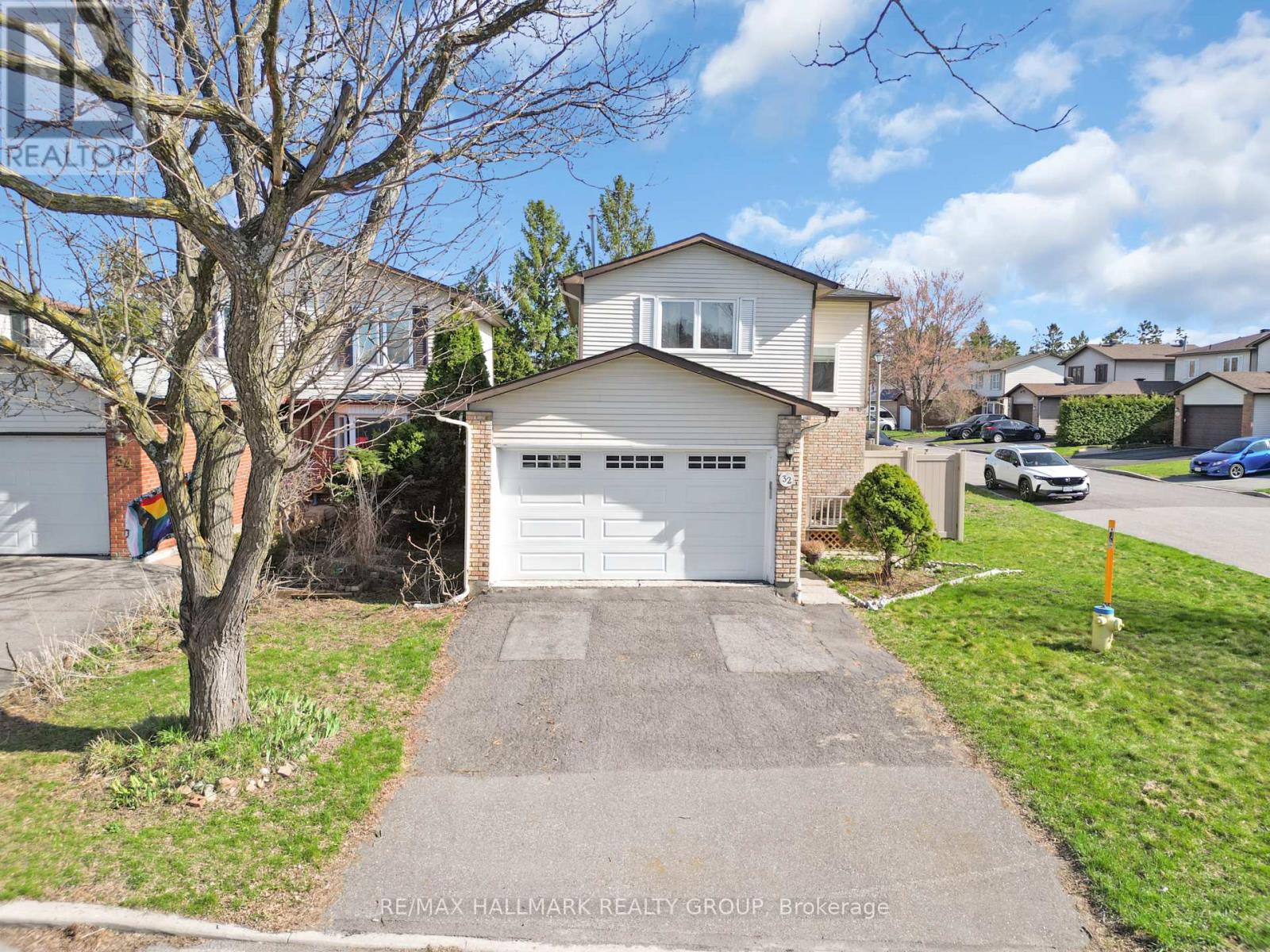 32 Brando Cres, Ottawa, ON K1T 2E3