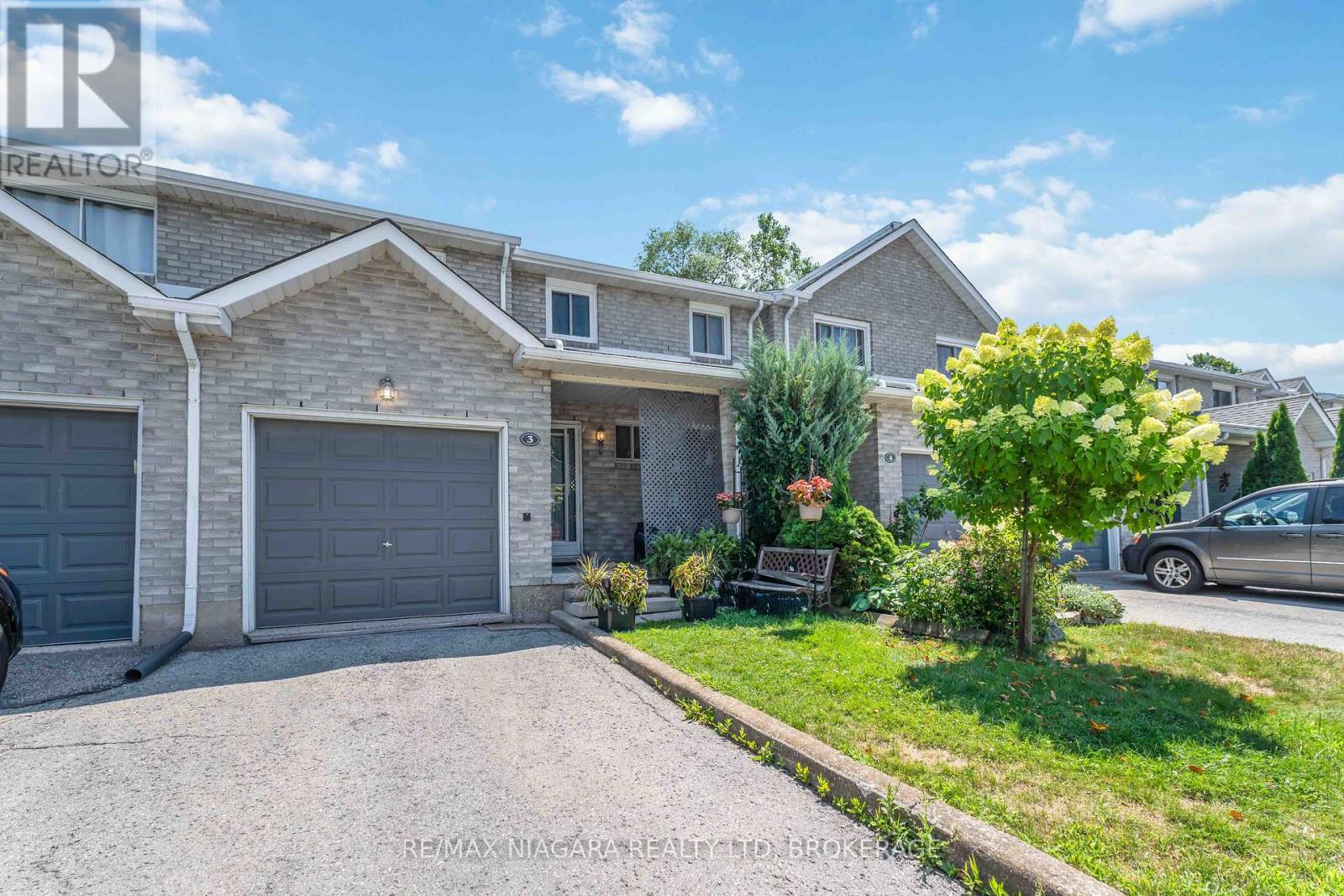 3 125 Woodlawn Rd, Welland, ON L3C 7B5