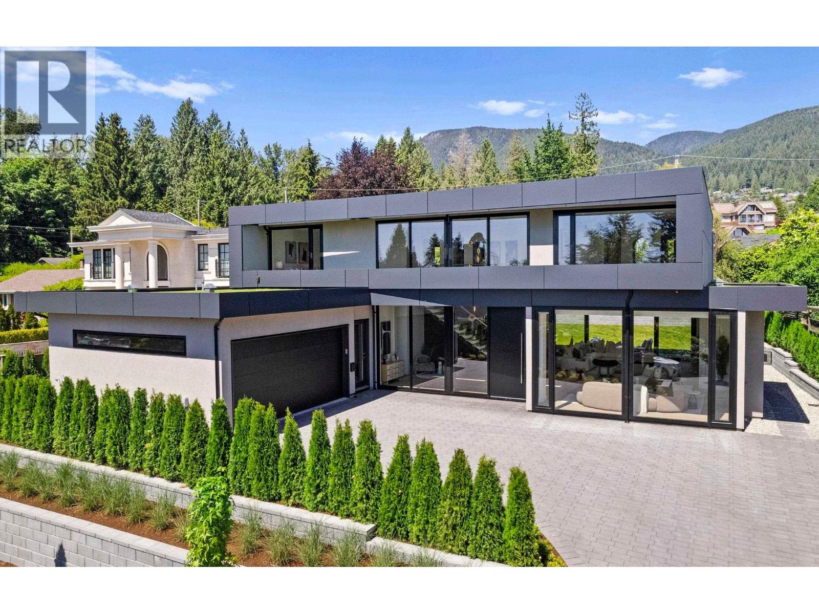 680 Westhyde Pl, North Vancouver, BC V7N 2Y4