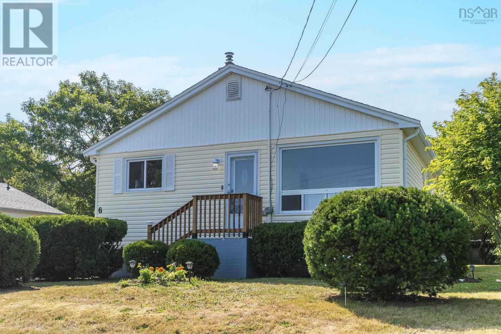 6 Austen Dr, Dartmouth, NS B2W 3M2