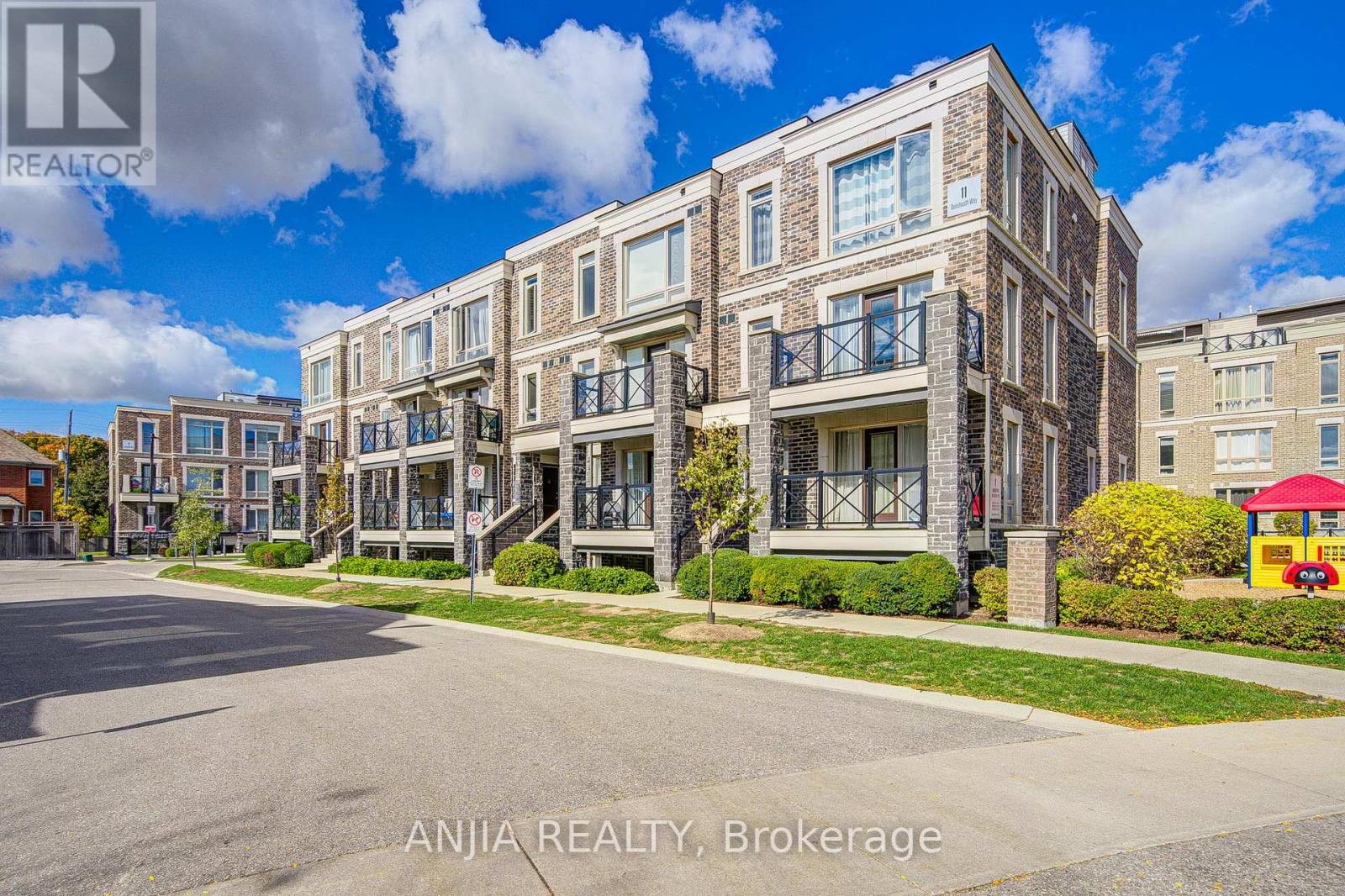 1205 11 Dunsheath Way, Markham, ON L6B 1N3