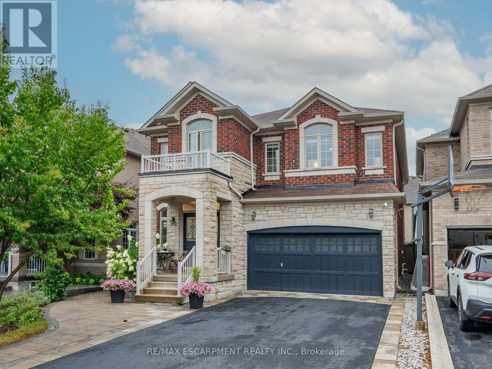 19 Mcknight Ave, Hamilton, ON L8B 0R5