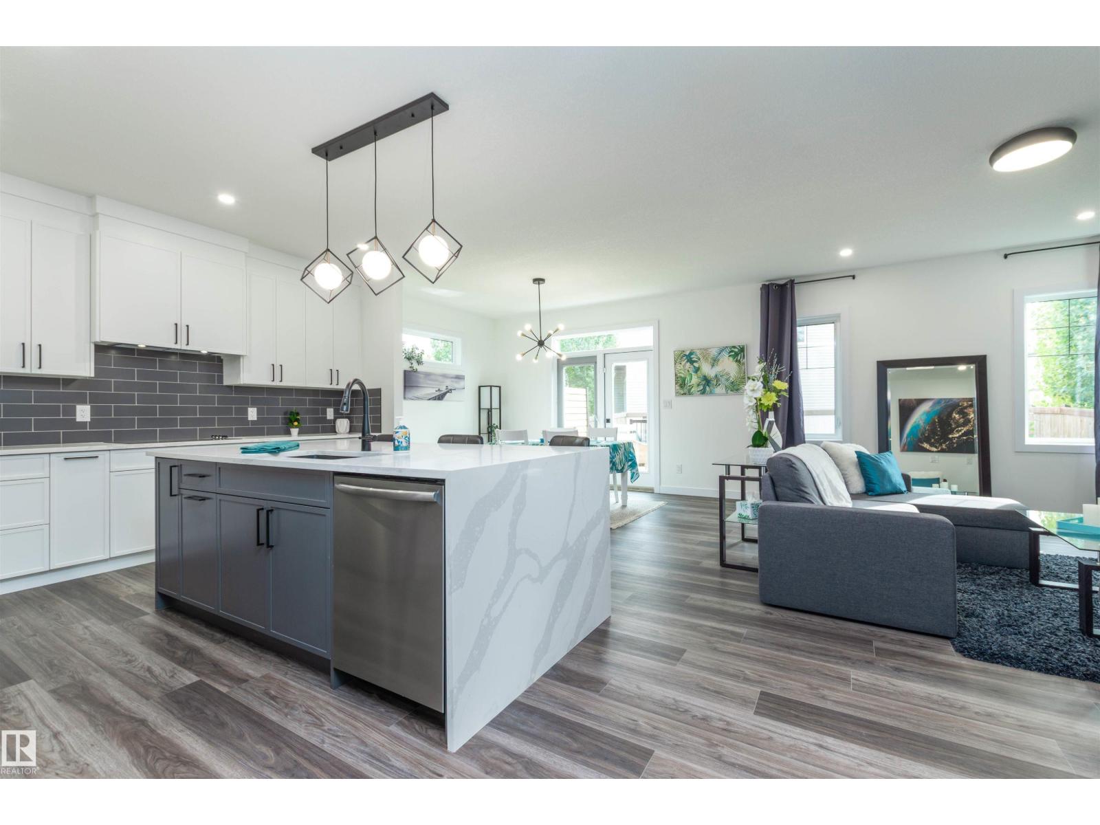 17 Sunbury Pl, Sherwood Park, AB T8H 0K3