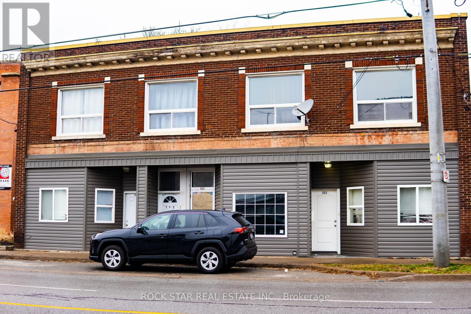 249-253 Church St, St. Catharines, ON L2R 3E8