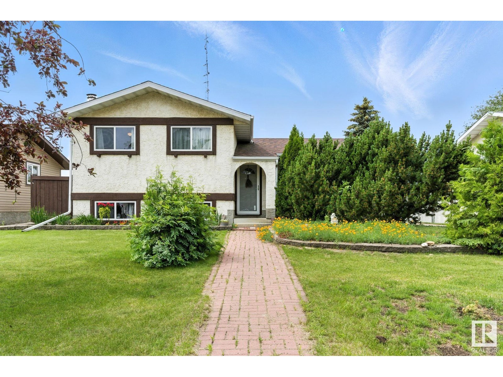 98 St Unit 9608 #a, Morinville, AB T8R 1H2