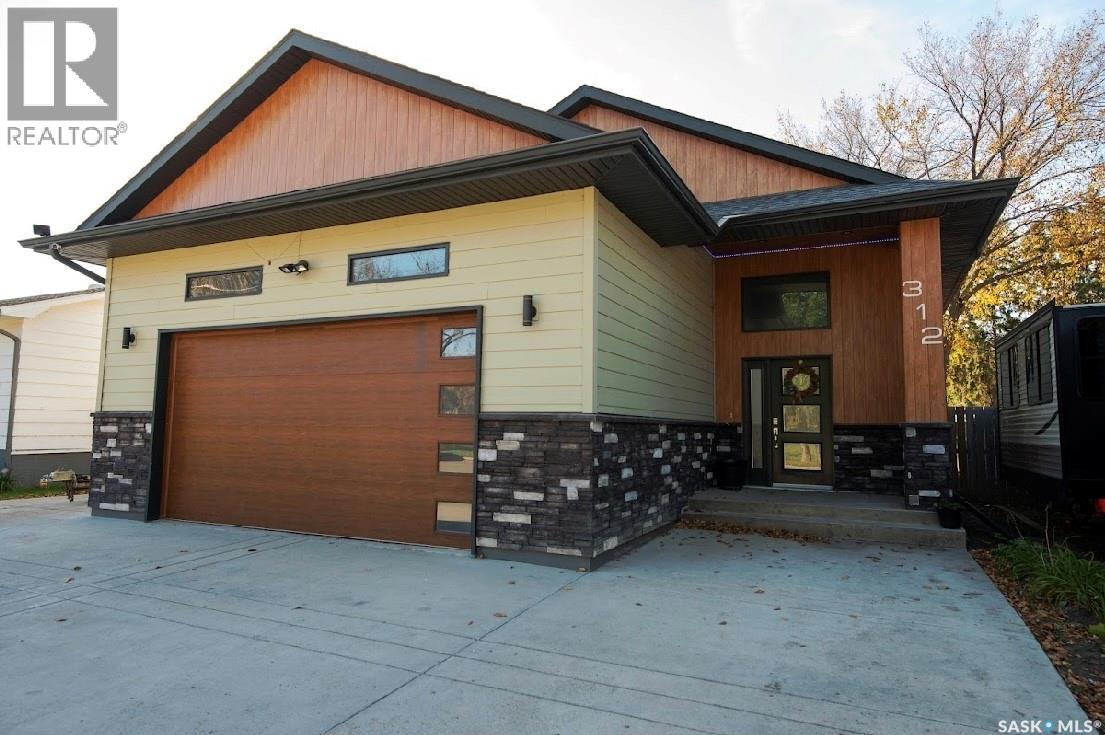 312 First Ave N, Yorkton, SK S3N 1K5