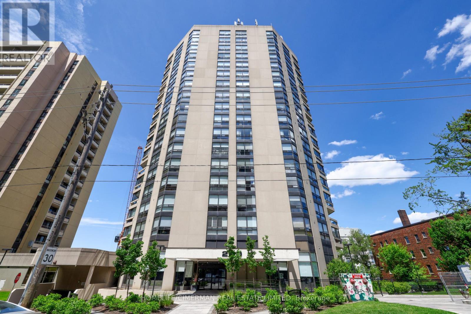 1002 240 Heath St W, Toronto, ON M5P 3L5
