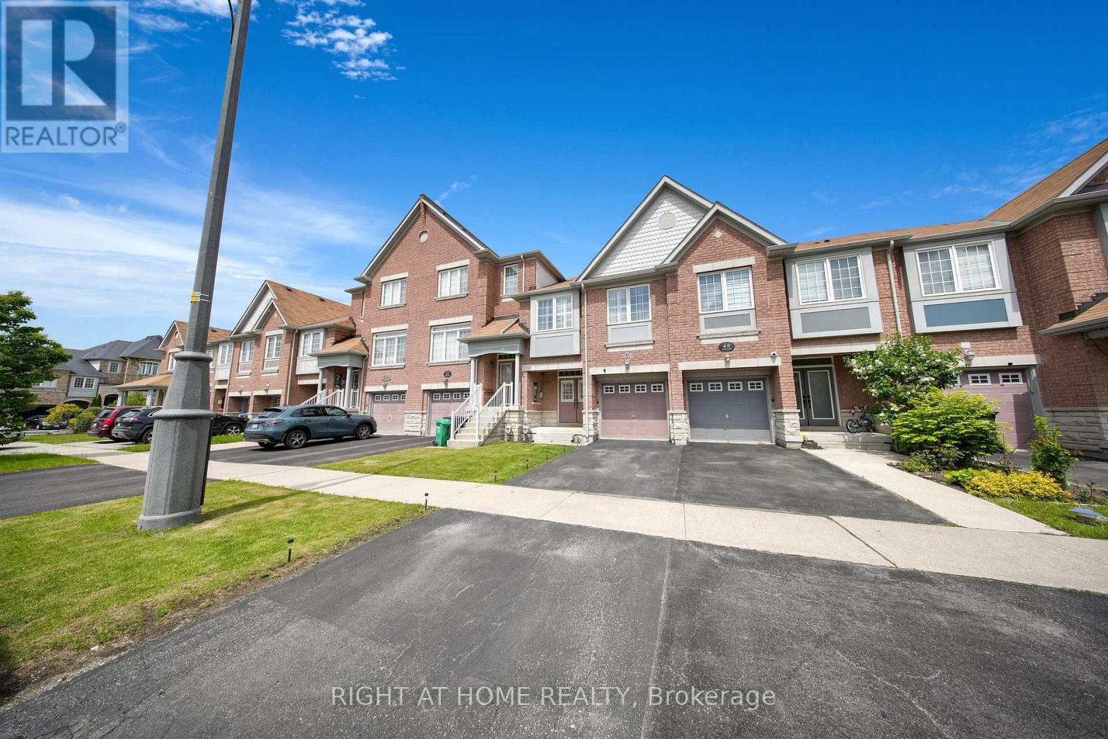 51 Lorenzo Cir, Brampton Sandringham-wellington, ON L6R 3N4